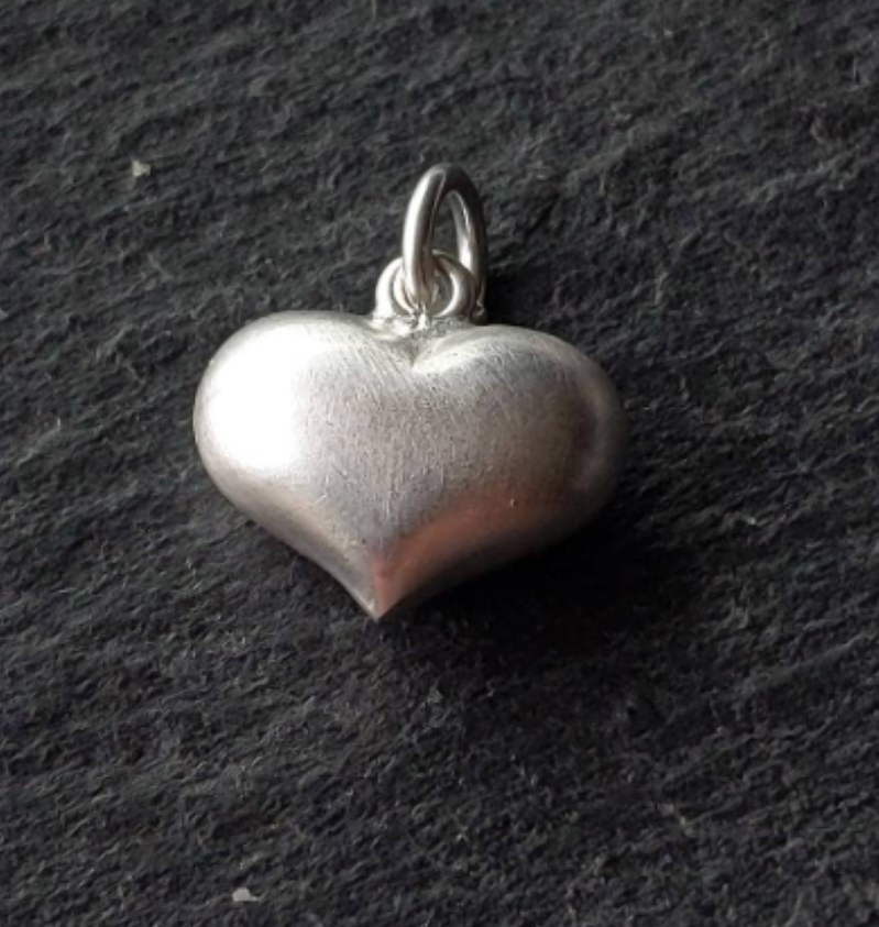 sand brushed heart 13mm st silver