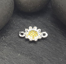 Load image into Gallery viewer, sterling silver daisy connector - Eternalflow charms and Jewellery supplies
